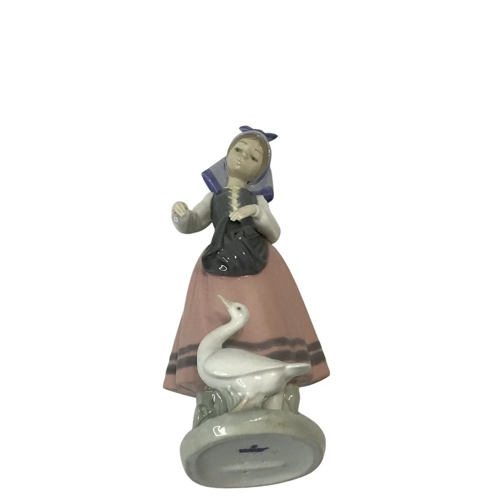 LLADRO Retired Porcelain Josefa‎ Feeding Duck Number 5201 Pink Gray Blue READ